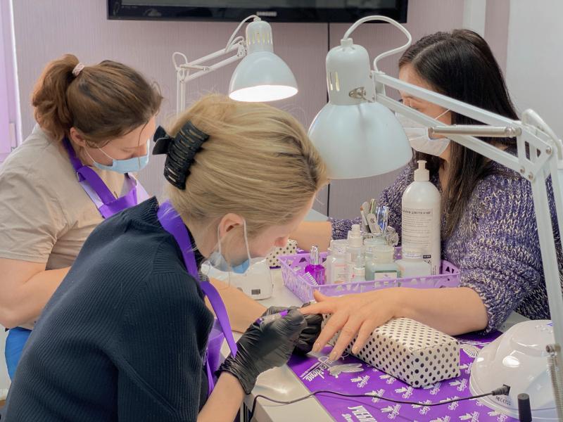 Обучение маникюру для начинающих в Москве 