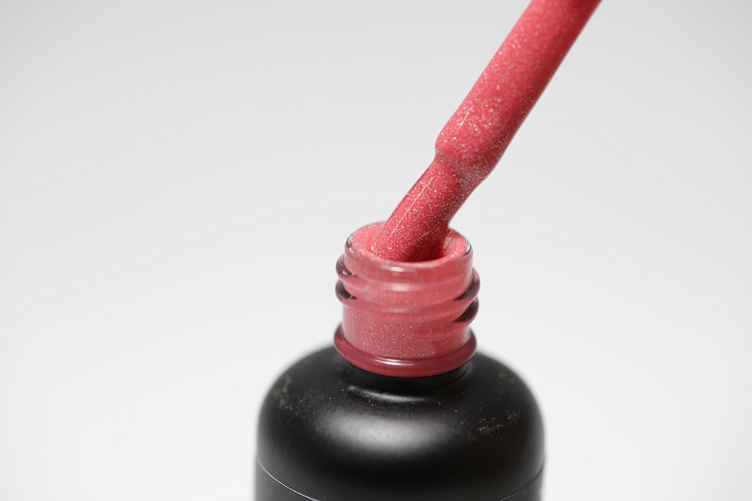 Dona Jerdona, Гель-лак коралловый с частицами шиммера "Алмазная пыль" №06