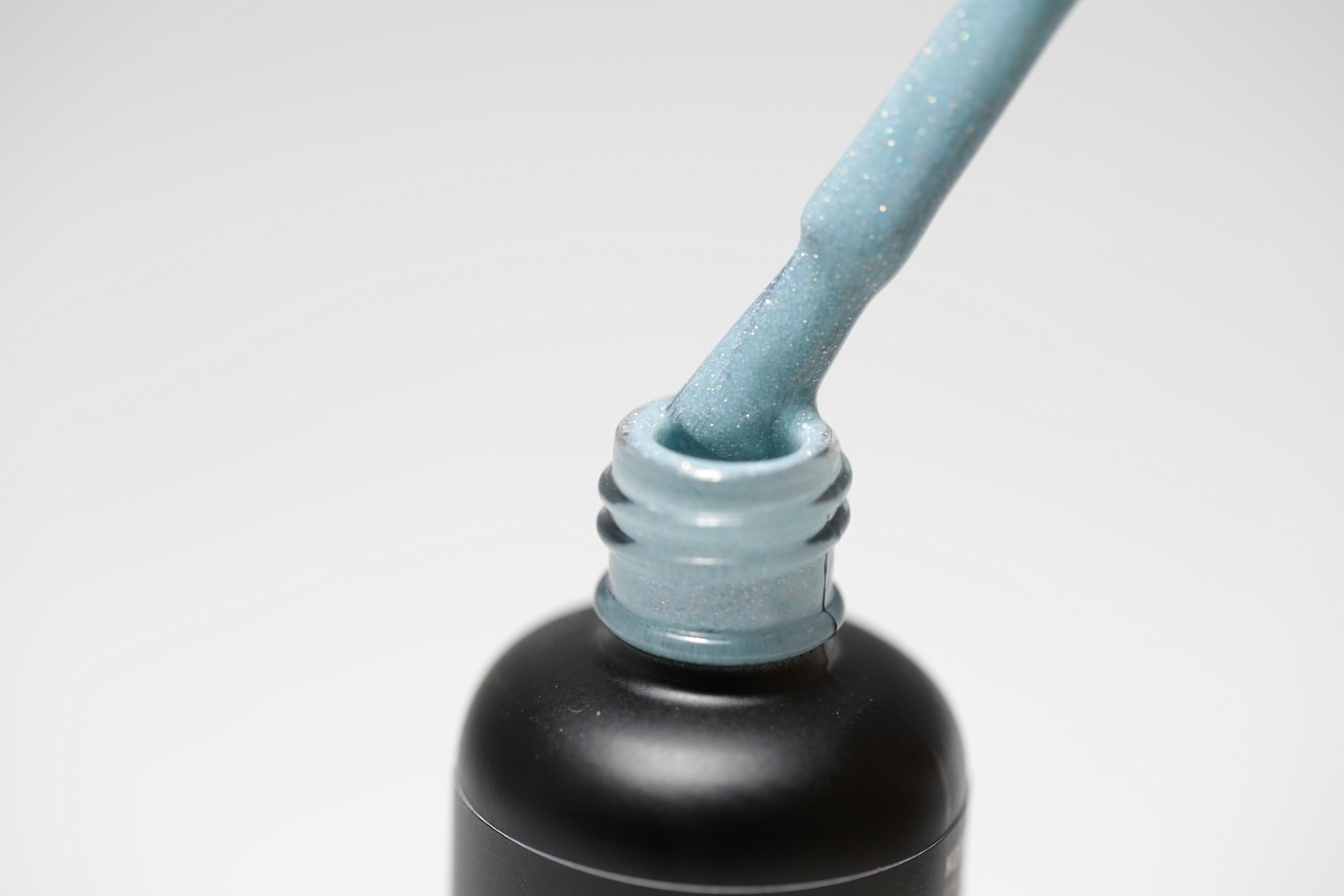 Dona Jerdona, Гель-лак жемчужно-голубой с частицами шиммера "Алмазная пыль" №04